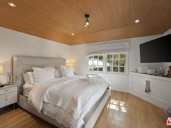 11450 Chenault Street, Los Angeles CA 90049