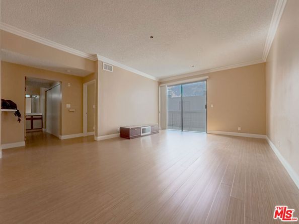 533 S St Andrews Place 416, Los Angeles CA 90020