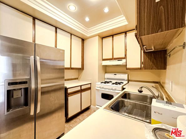 533 S St Andrews Place 416, Los Angeles CA 90020