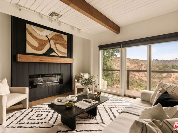 2832 Hollyridge Drive, Los Angeles CA 90068