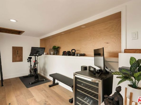 2832 Hollyridge Drive, Los Angeles CA 90068