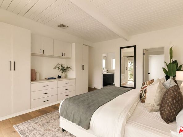 2832 Hollyridge Drive, Los Angeles CA 90068