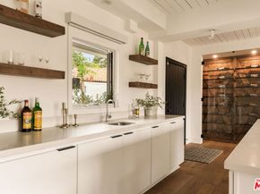 2832 Hollyridge Drive, Los Angeles CA 90068