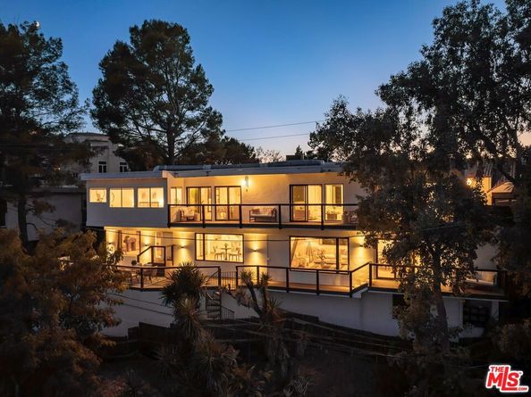 2832 Hollyridge Drive, Los Angeles CA 90068