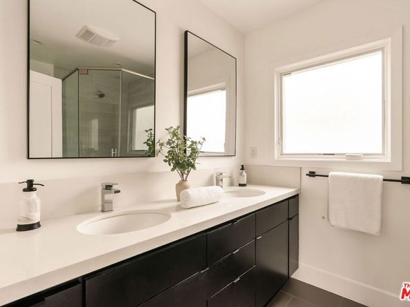 2832 Hollyridge Drive, Los Angeles CA 90068