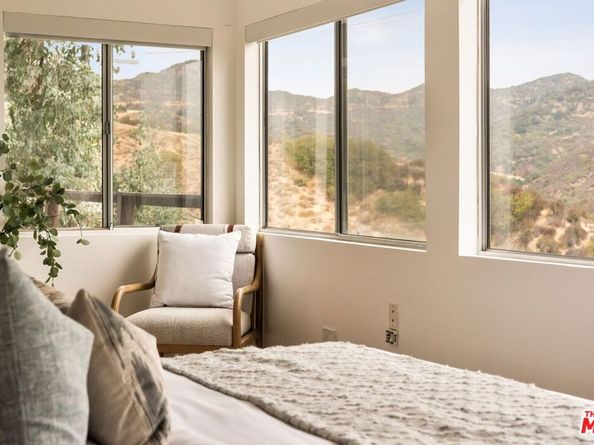 2832 Hollyridge Drive, Los Angeles CA 90068