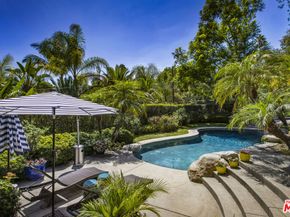 2555 N Altadena Drive, Altadena CA 91001