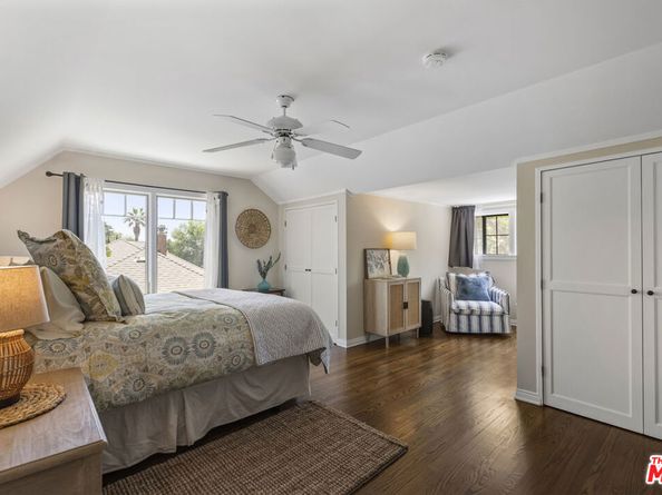 2555 N Altadena Drive, Altadena CA 91001