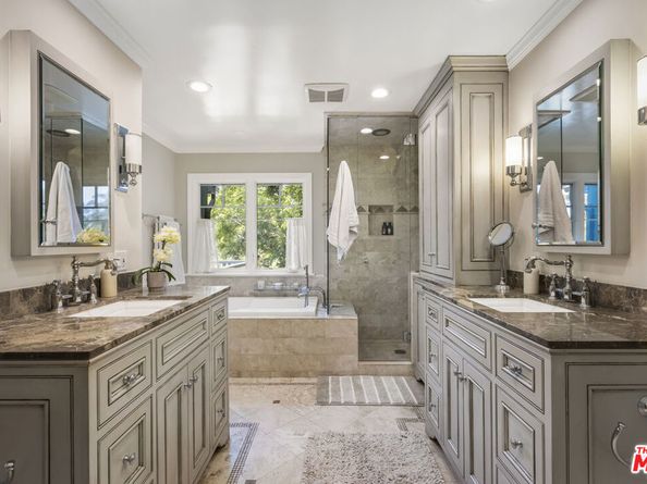 2555 N Altadena Drive, Altadena CA 91001