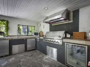 2555 N Altadena Drive, Altadena CA 91001