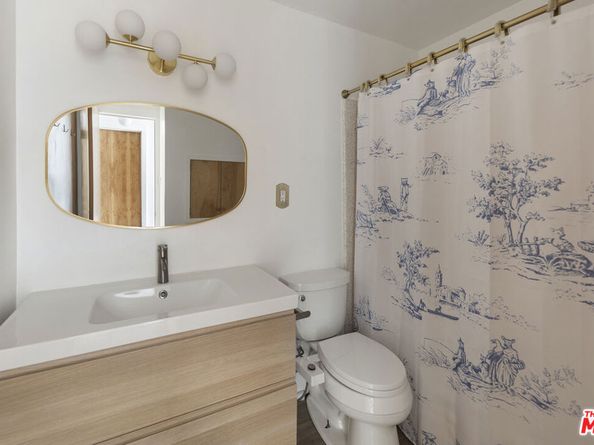 10623 Woodward Avenue, Sunland CA 91040