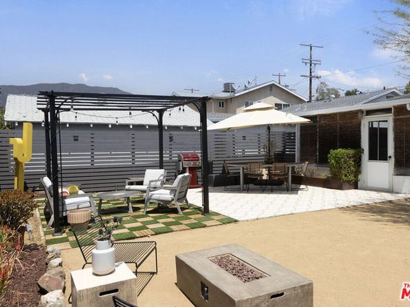 10623 Woodward Avenue, Sunland CA 91040