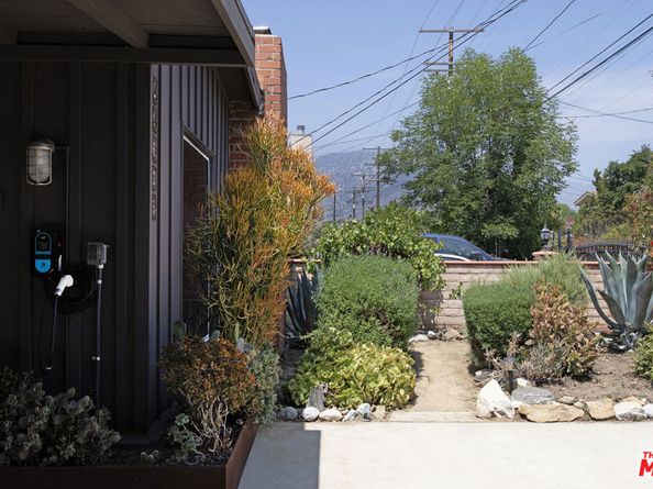 10623 Woodward Avenue, Sunland CA 91040