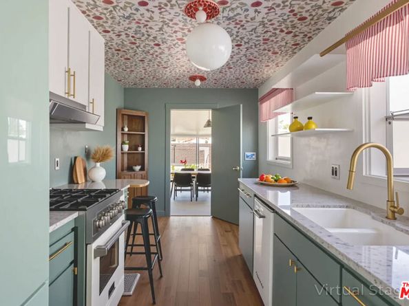 10623 Woodward Avenue, Sunland CA 91040