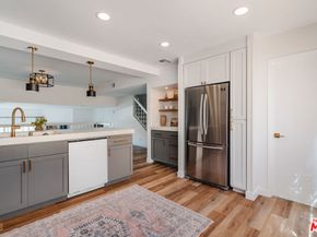 18348 Collins Street C, Tarzana CA 91356