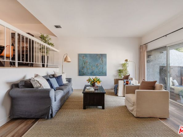 18348 Collins Street C, Tarzana CA 91356