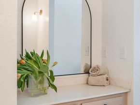 18348 Collins Street C, Tarzana CA 91356