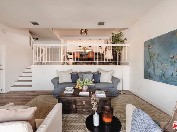 18348 Collins Street C, Tarzana CA 91356