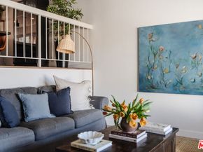 18348 Collins Street C, Tarzana CA 91356