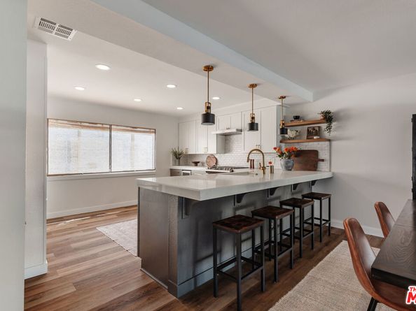 18348 Collins Street C, Tarzana CA 91356