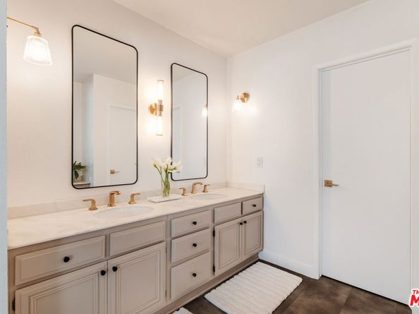 18348 Collins Street C, Tarzana CA 91356