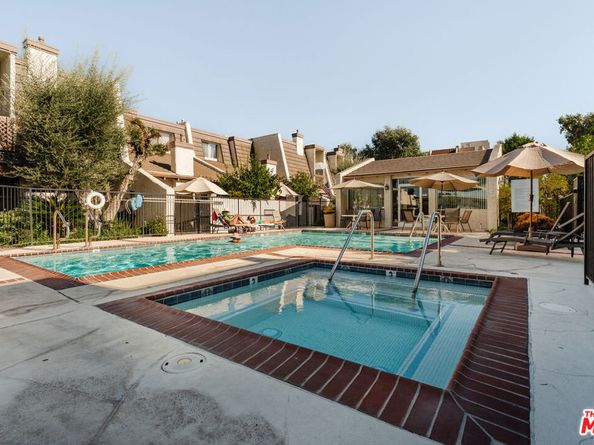 18348 Collins Street C, Tarzana CA 91356