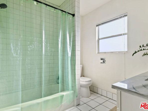 5648 Riverton Avenue, North Hollywood CA 91601