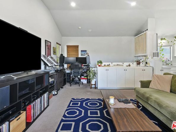 5648 Riverton Avenue, North Hollywood CA 91601