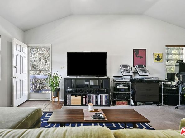 5648 Riverton Avenue, North Hollywood CA 91601