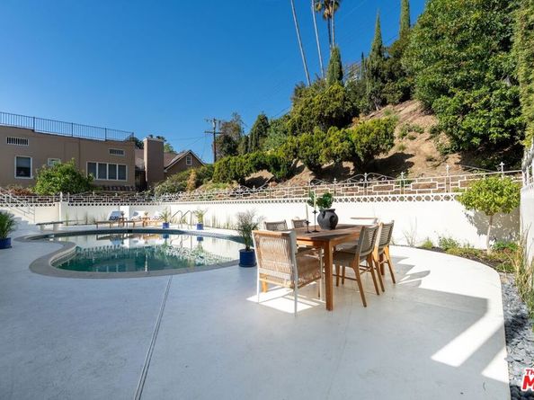 4799 Bonvue Avenue, Los Angeles CA 90027