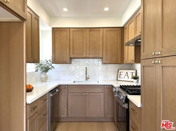 4579 Ambrose Avenue 8, Los Angeles CA 90027