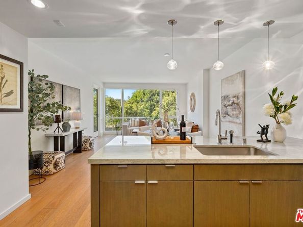 1705 Ocean Avenue 206, Santa Monica CA 90401