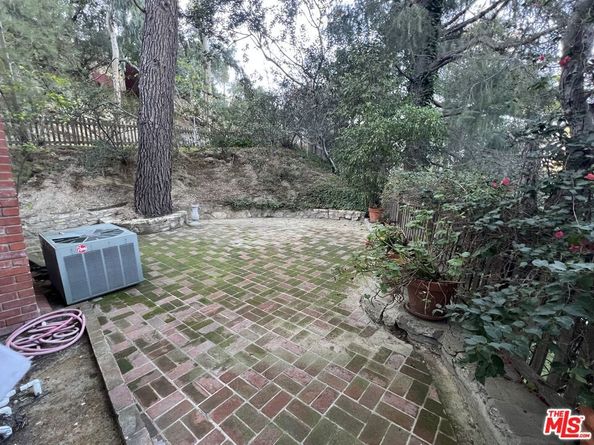 14807 Round Valley Drive, Sherman Oaks CA 91403