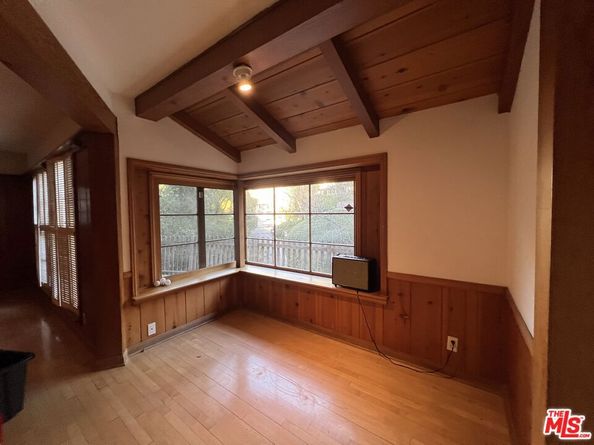 14807 Round Valley Drive, Sherman Oaks CA 91403