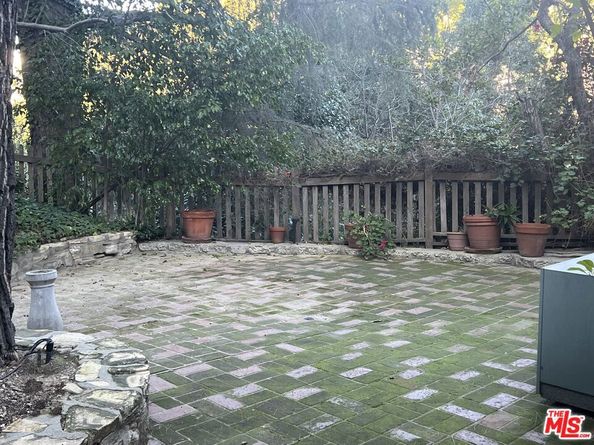 14807 Round Valley Drive, Sherman Oaks CA 91403