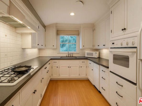 14807 Round Valley Drive, Sherman Oaks CA 91403