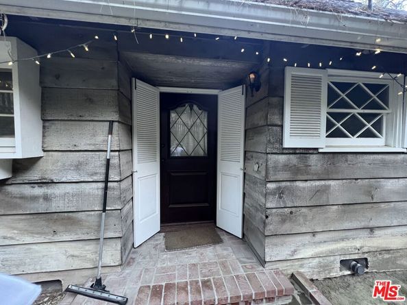 14807 Round Valley Drive, Sherman Oaks CA 91403