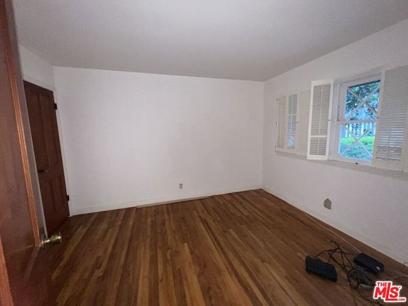 14807 Round Valley Drive, Sherman Oaks CA 91403