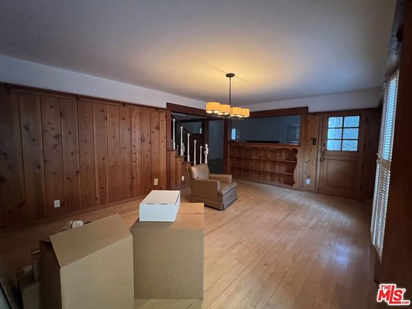 14807 Round Valley Drive, Sherman Oaks CA 91403