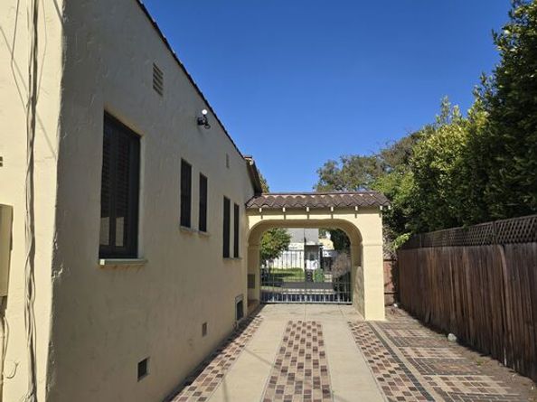 2327 Midvale Avenue, Los Angeles CA 90064