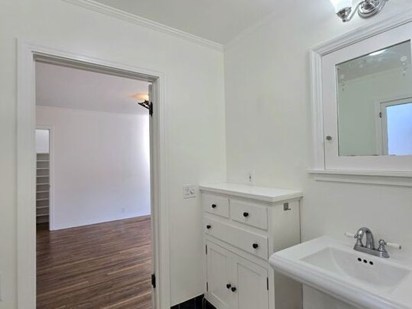2327 Midvale Avenue, Los Angeles CA 90064