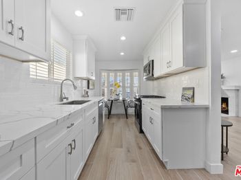 4243 W 58th Place