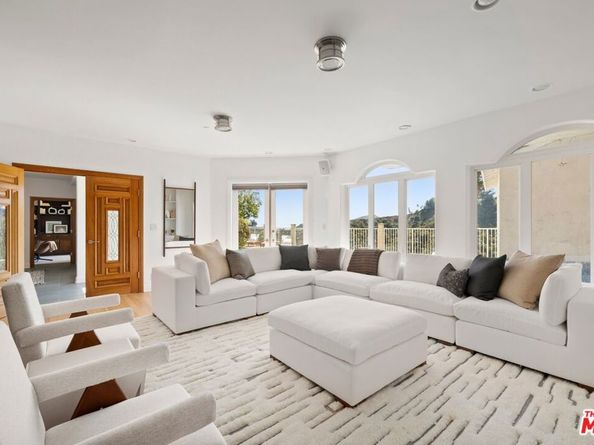 1939 Stradella Road, Los Angeles CA 90077