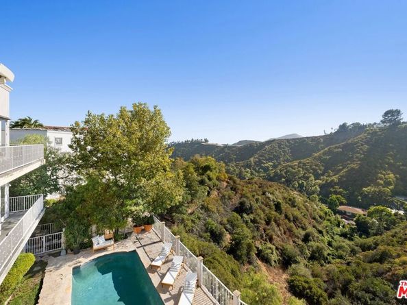 1939 Stradella Road, Los Angeles CA 90077