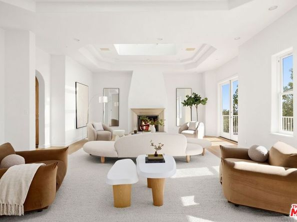 1939 Stradella Road, Los Angeles CA 90077
