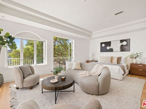 1939 Stradella Road, Los Angeles CA 90077