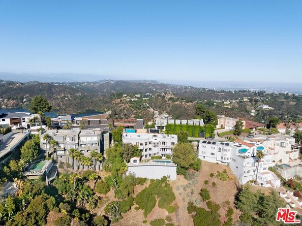1939 Stradella Road, Los Angeles CA 90077