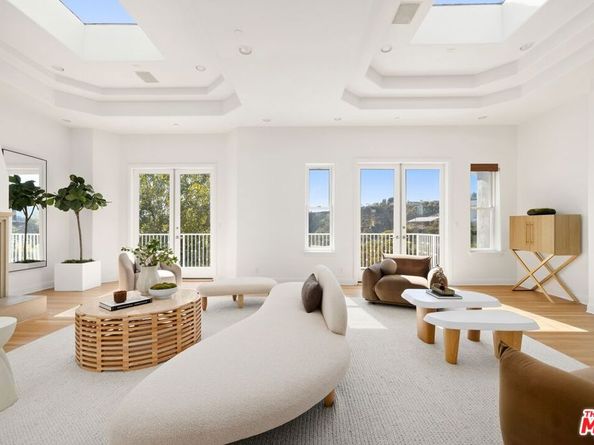 1939 Stradella Road, Los Angeles CA 90077