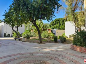 18620 Hatteras Street 276, Tarzana CA 91356