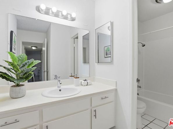 18620 Hatteras Street 276, Tarzana CA 91356